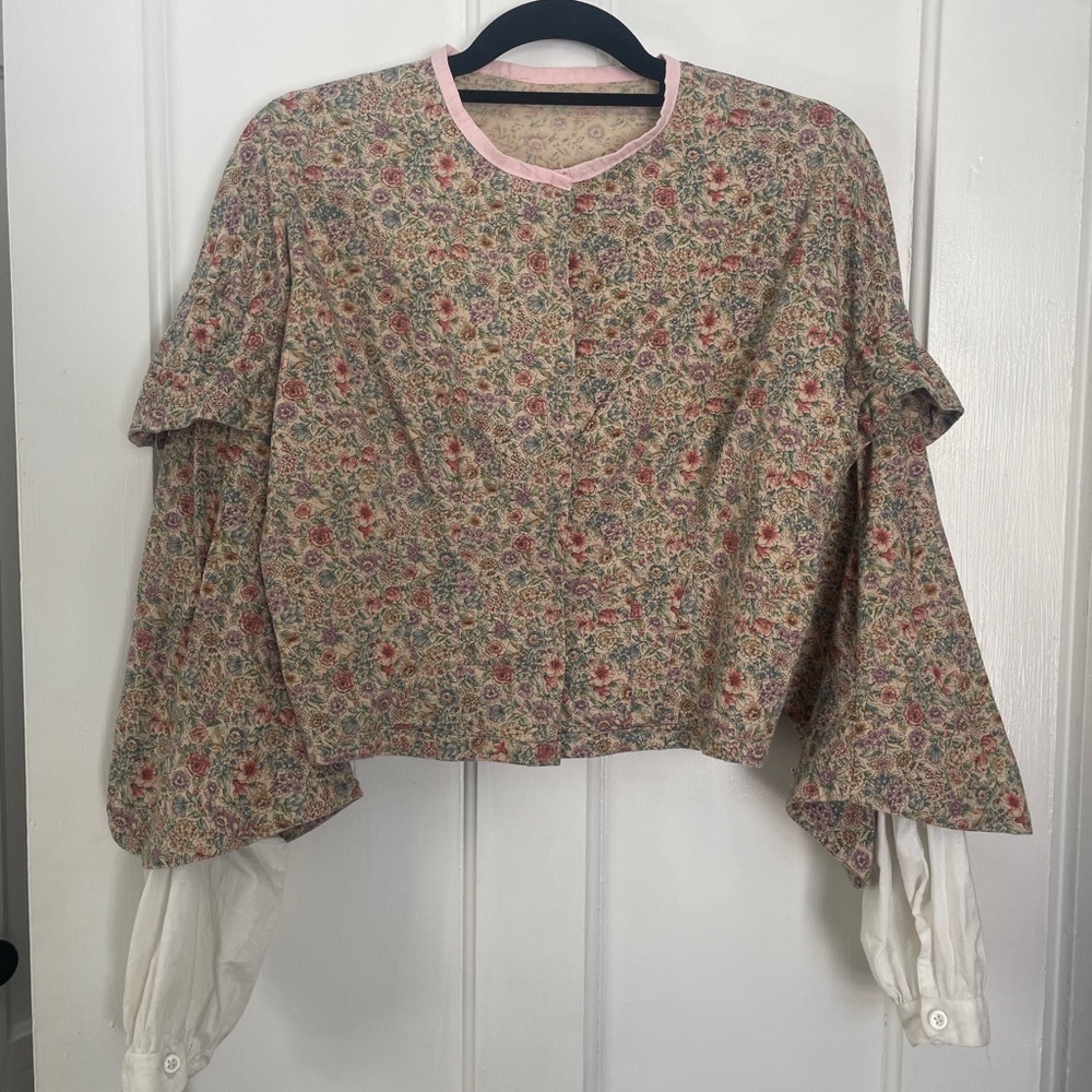 Vintage Floral Women's Top with Ruffled Sleeves